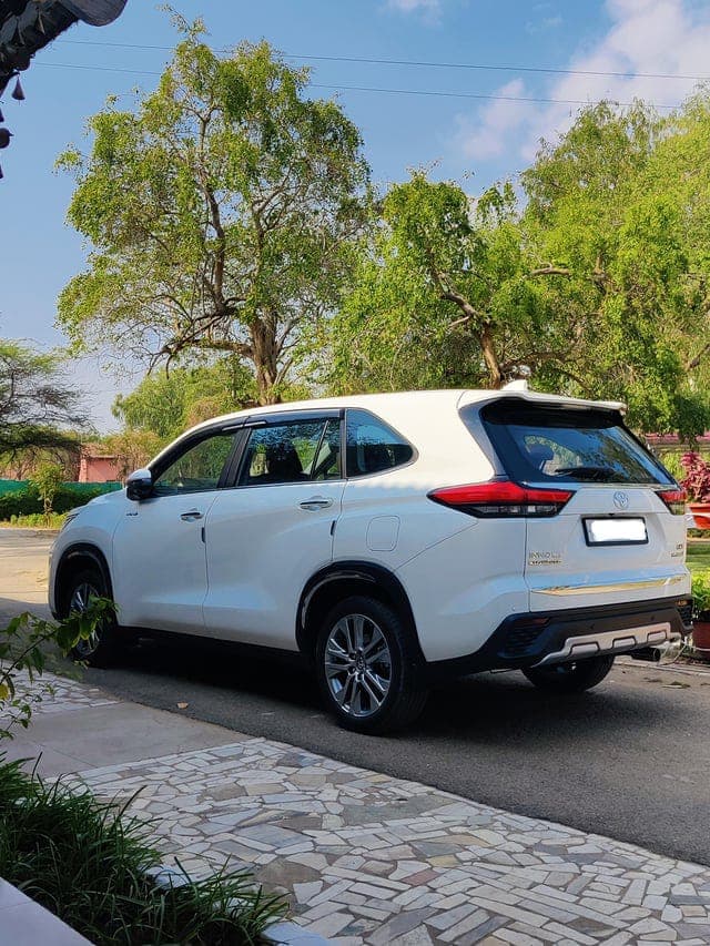 Innova Hycross 2
